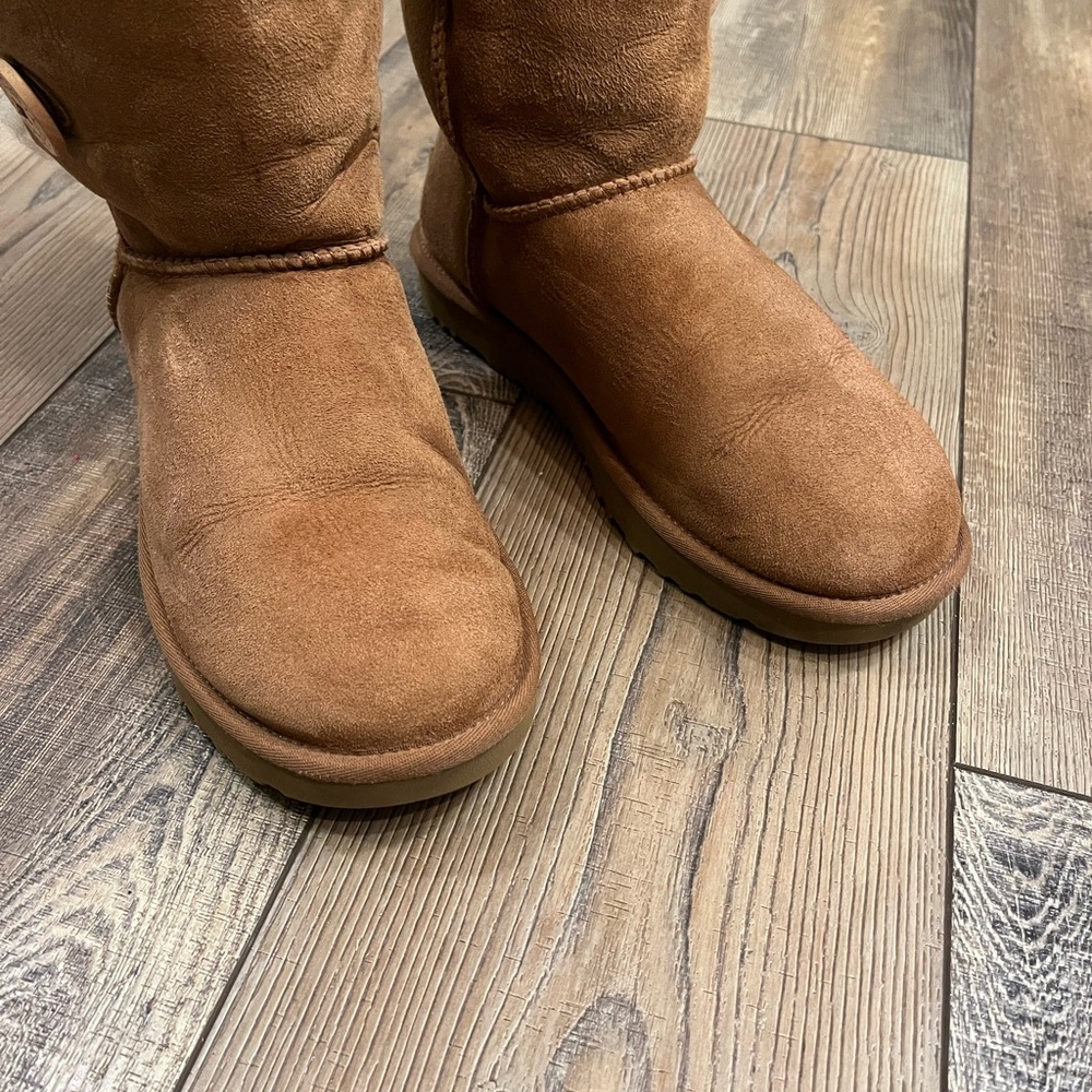 Great Condition Ugg Bailey Triple Button Tall Boo… - image 5